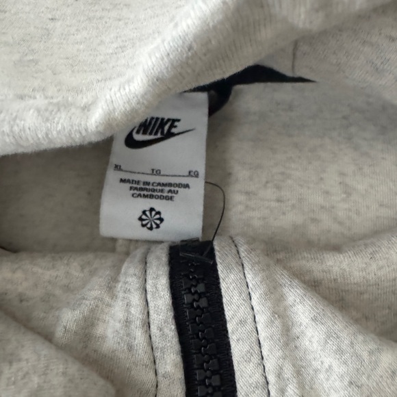 Nike Tech Suit-Cream Hoodie and Joggers Set- XL - Picture 5 of 6